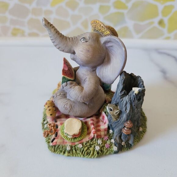 A slice of the Fun Peanut Pals Sculpture Collection by Tom Newson elephant picni - Picture 2 of 5